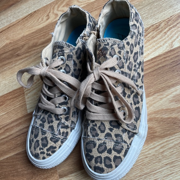 Blowfish Shoes - Women Size 7 Blowfish Malibu Cheetah Print Canvas Sneakers- excellent condition